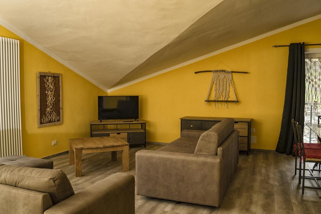 Chevres A Cheval - Apartment Aosta Eksteriør bilde